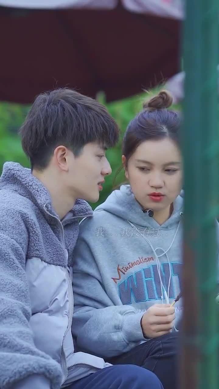 谢霆锋生母：一脱成名，曾是赌王专属舞伴，离婚多年还想嫁谢贤？